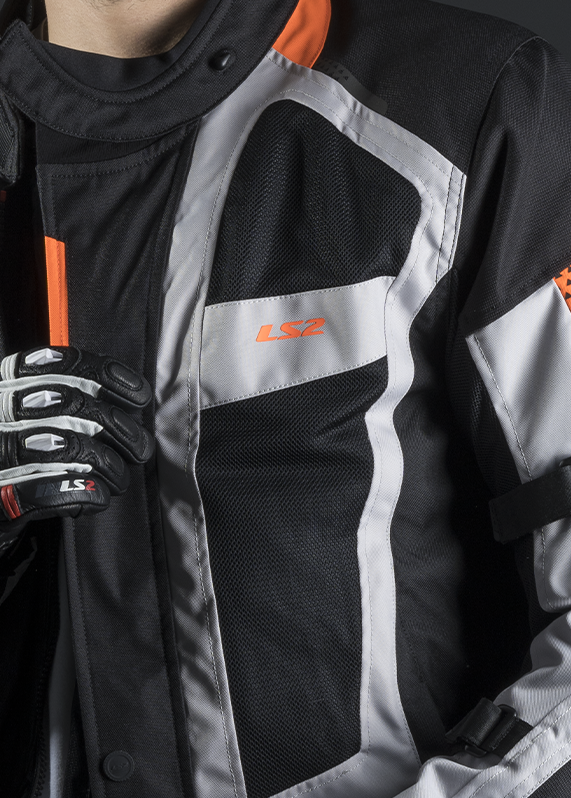 3 ventilation areas at front